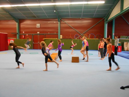 Échauffement avec Elodie, séance d'abdo !!!!