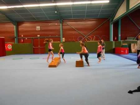 Échauffement avec Elodie, séance d'abdo !!!!